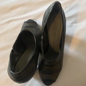 Vince Camuto olive chunky heels